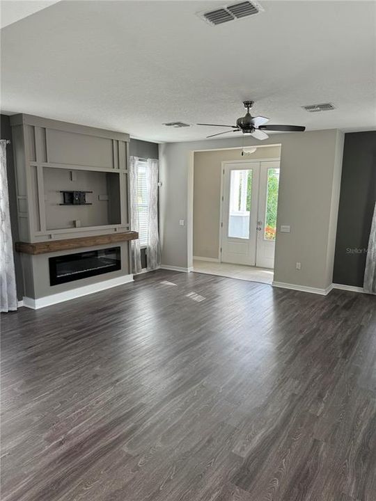 Active With Contract: $2,600 (3 beds, 2 baths, 2304 Square Feet)