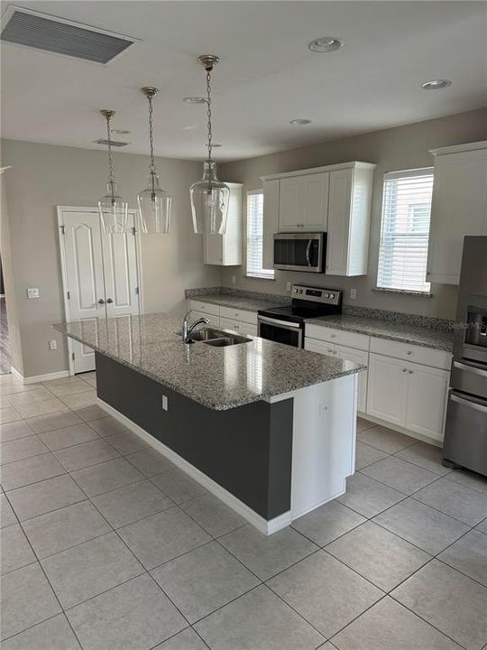 Active With Contract: $2,600 (3 beds, 2 baths, 2304 Square Feet)