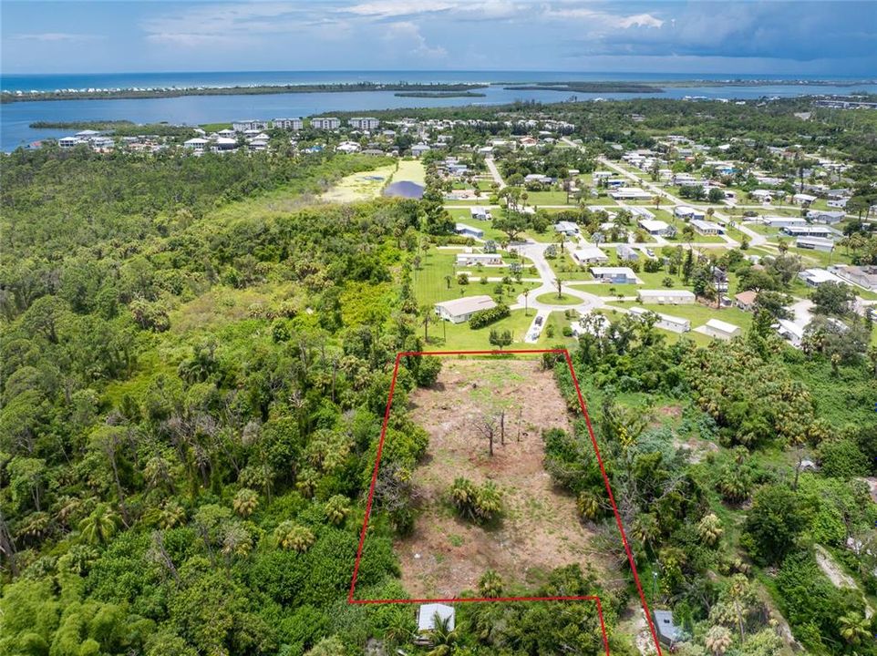 На продажу: $191,000 (1.05 acres)