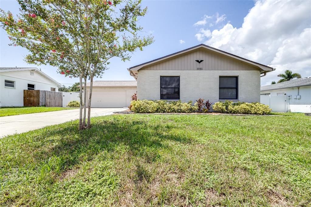 For Sale: $465,000 (3 beds, 2 baths, 1594 Square Feet)