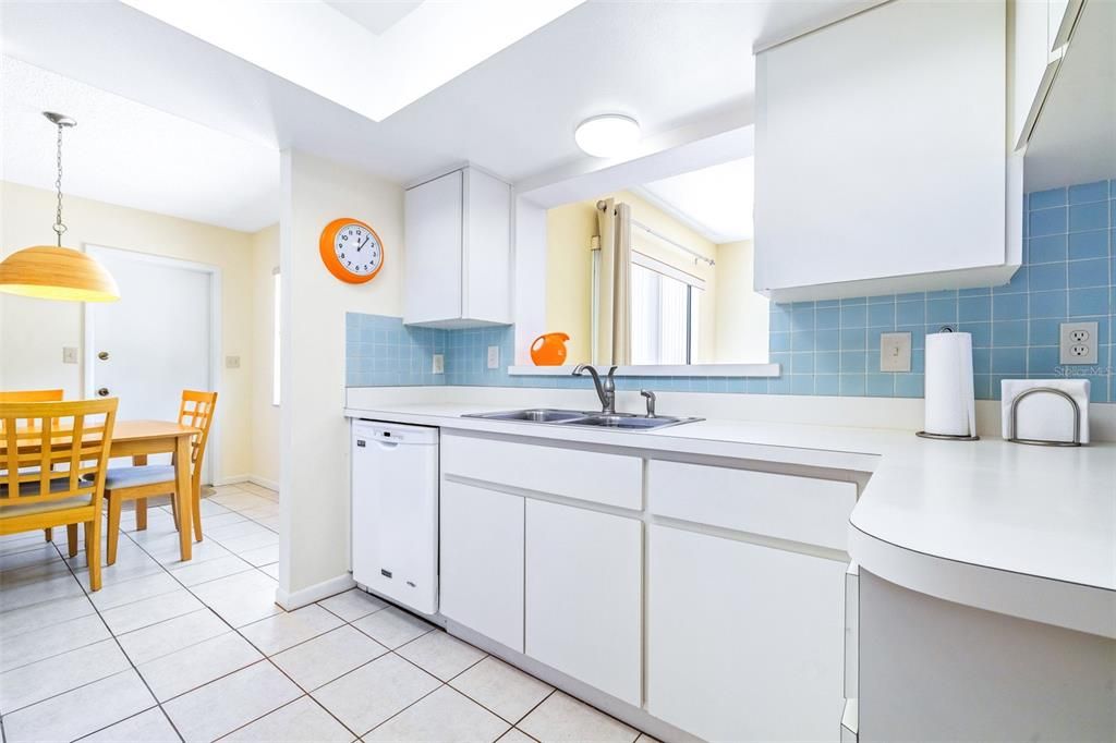 For Sale: $465,000 (3 beds, 2 baths, 1594 Square Feet)