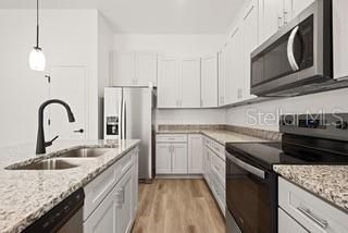 Active With Contract: $305,000 (3 beds, 2 baths, 1262 Square Feet)