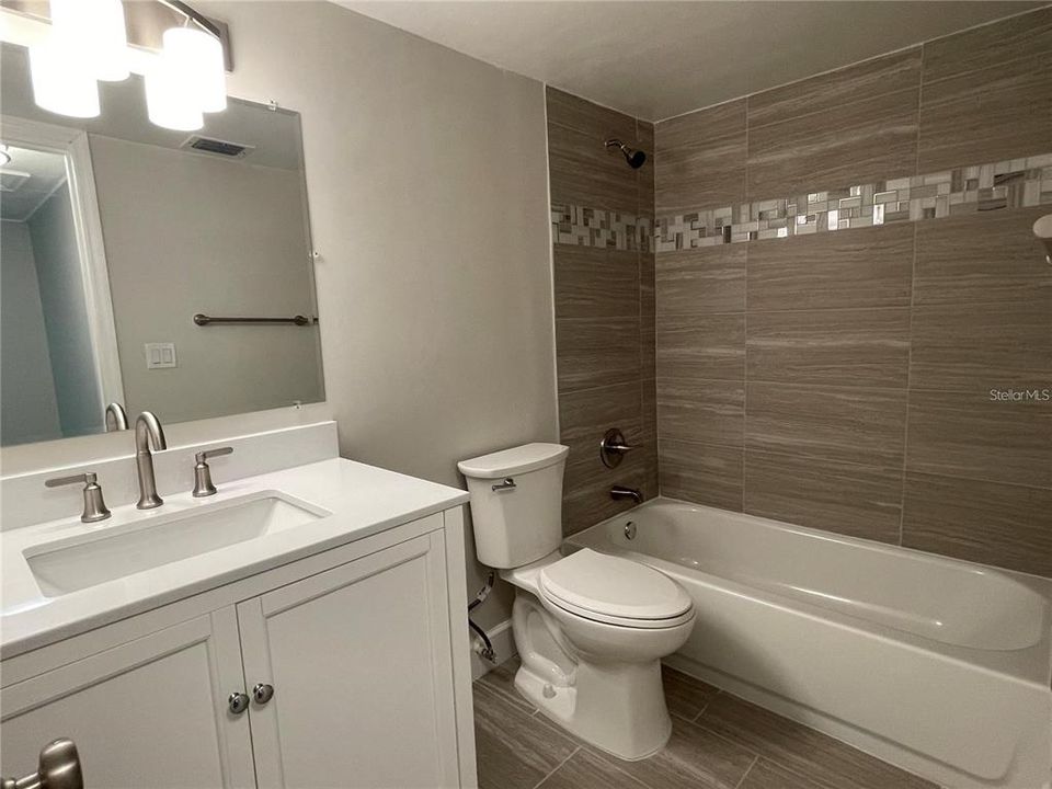 Active With Contract: $1,425 (1 beds, 1 baths, 607 Square Feet)