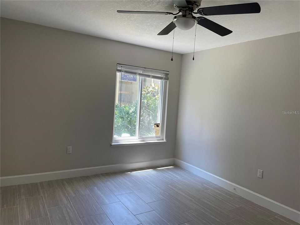 Active With Contract: $1,425 (1 beds, 1 baths, 607 Square Feet)