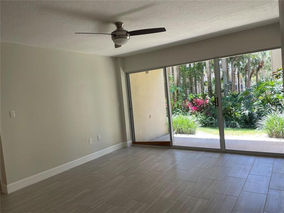 Active With Contract: $1,425 (1 beds, 1 baths, 607 Square Feet)