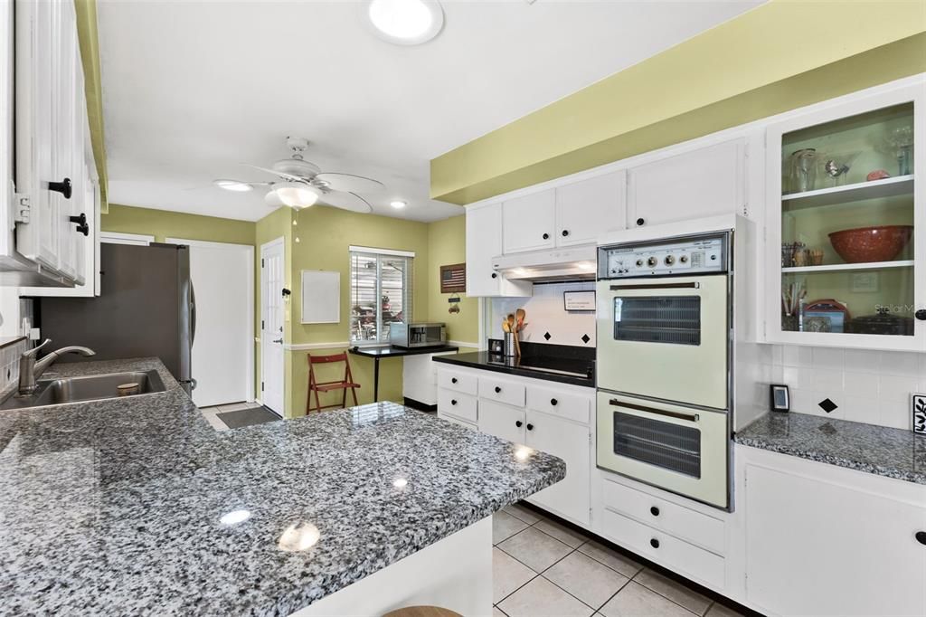 For Sale: $364,900 (2 beds, 2 baths, 1810 Square Feet)