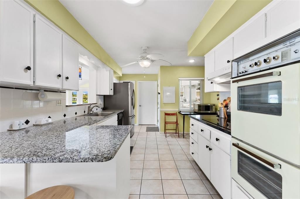 For Sale: $364,900 (2 beds, 2 baths, 1810 Square Feet)