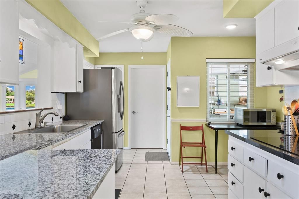 For Sale: $364,900 (2 beds, 2 baths, 1810 Square Feet)