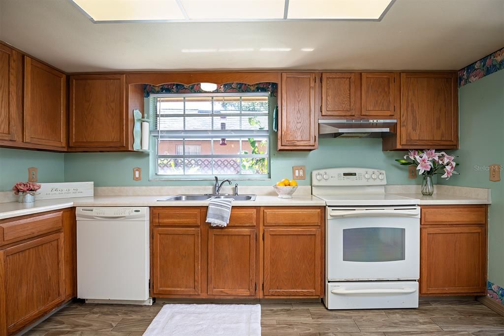 For Sale: $415,000 (4 beds, 2 baths, 1596 Square Feet)