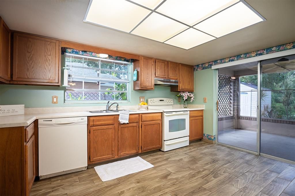 For Sale: $415,000 (4 beds, 2 baths, 1596 Square Feet)