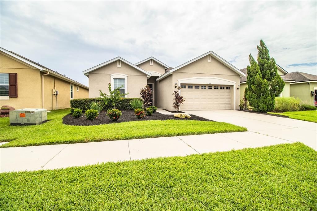 Active With Contract: $314,000 (3 beds, 2 baths, 1599 Square Feet)