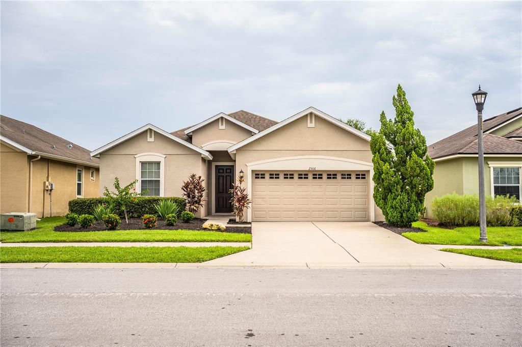 Active With Contract: $314,000 (3 beds, 2 baths, 1599 Square Feet)