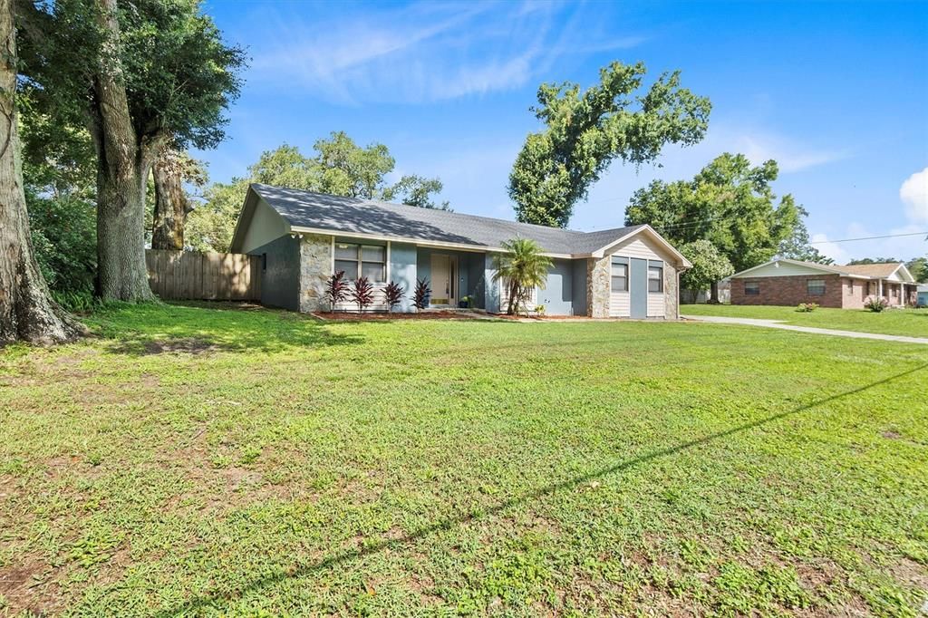 Active With Contract: $350,000 (3 beds, 2 baths, 1682 Square Feet)