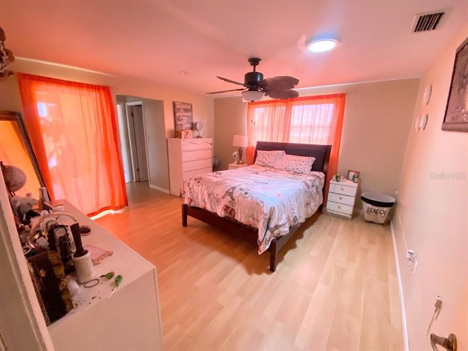 En Venta: $289,000 (3 camas, 3 baños, 1489 Pies cuadrados)