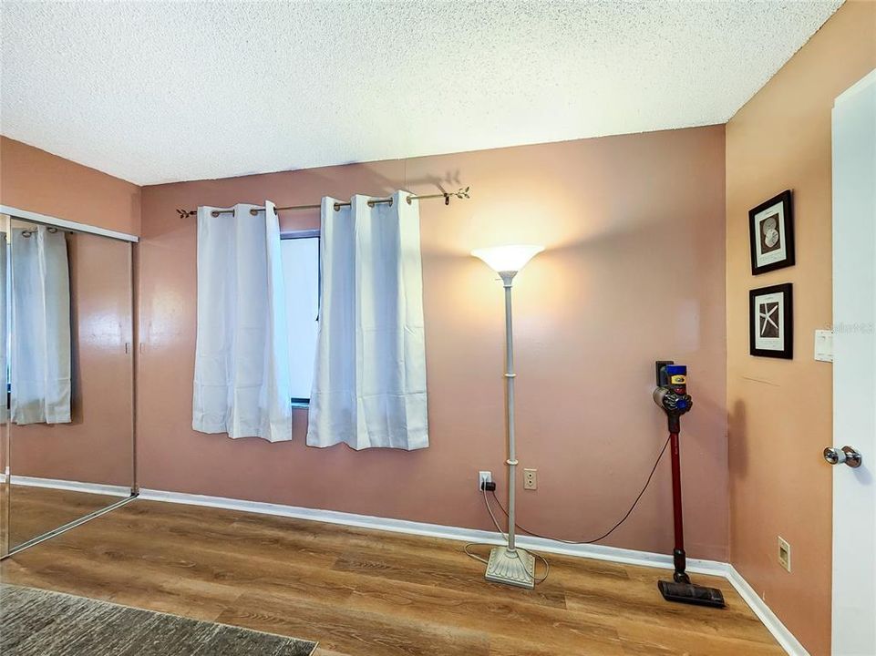 For Sale: $219,000 (2 beds, 2 baths, 850 Square Feet)