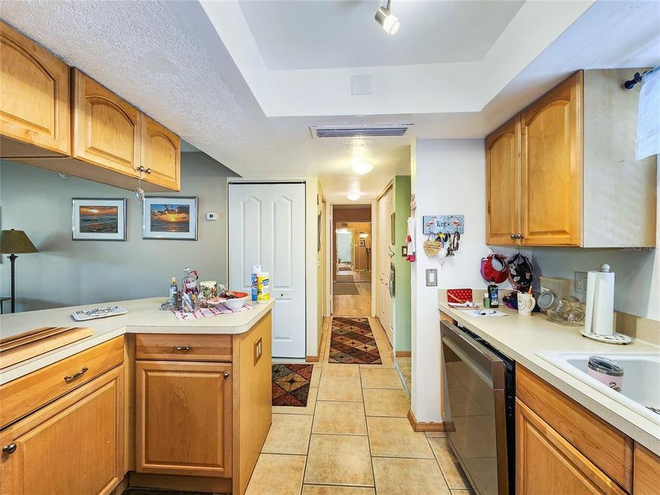 For Sale: $219,000 (2 beds, 2 baths, 850 Square Feet)