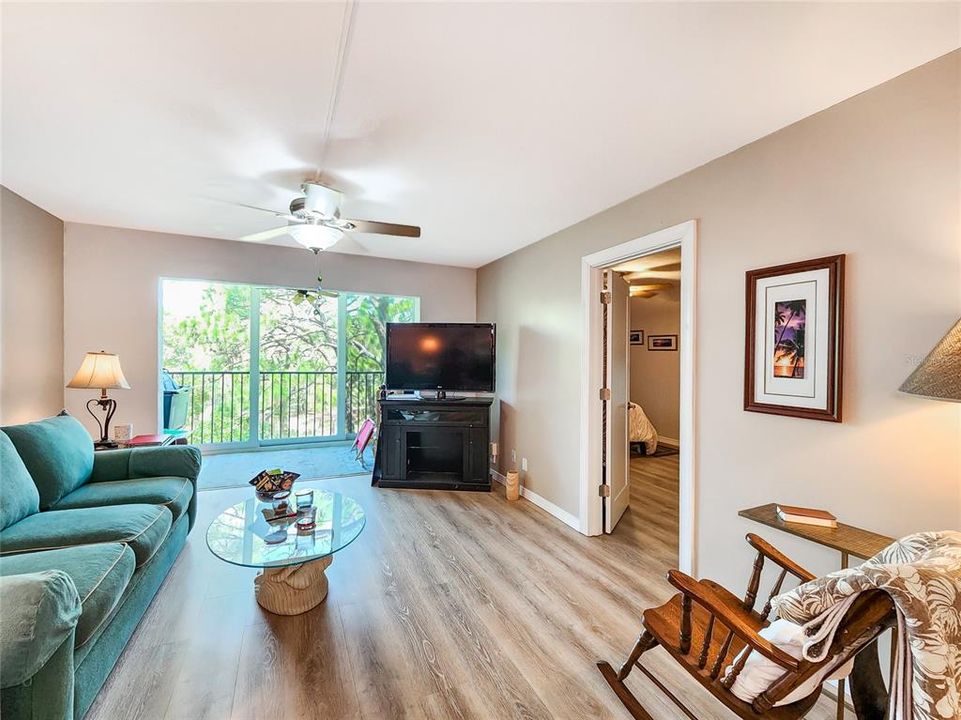 For Sale: $219,000 (2 beds, 2 baths, 850 Square Feet)