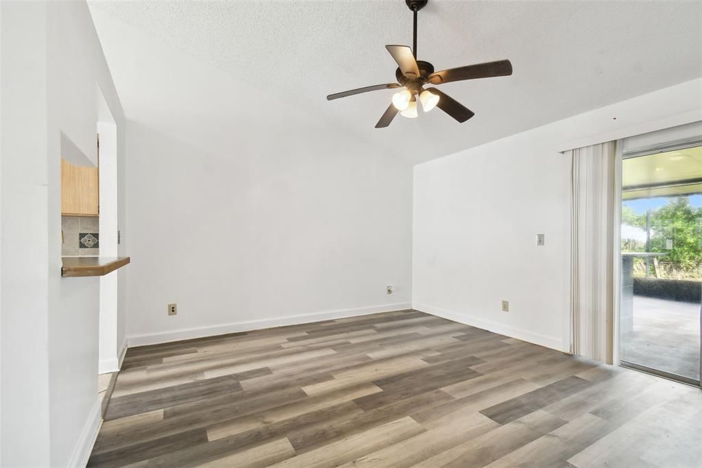 Active With Contract: $334,000 (3 beds, 2 baths, 1243 Square Feet)