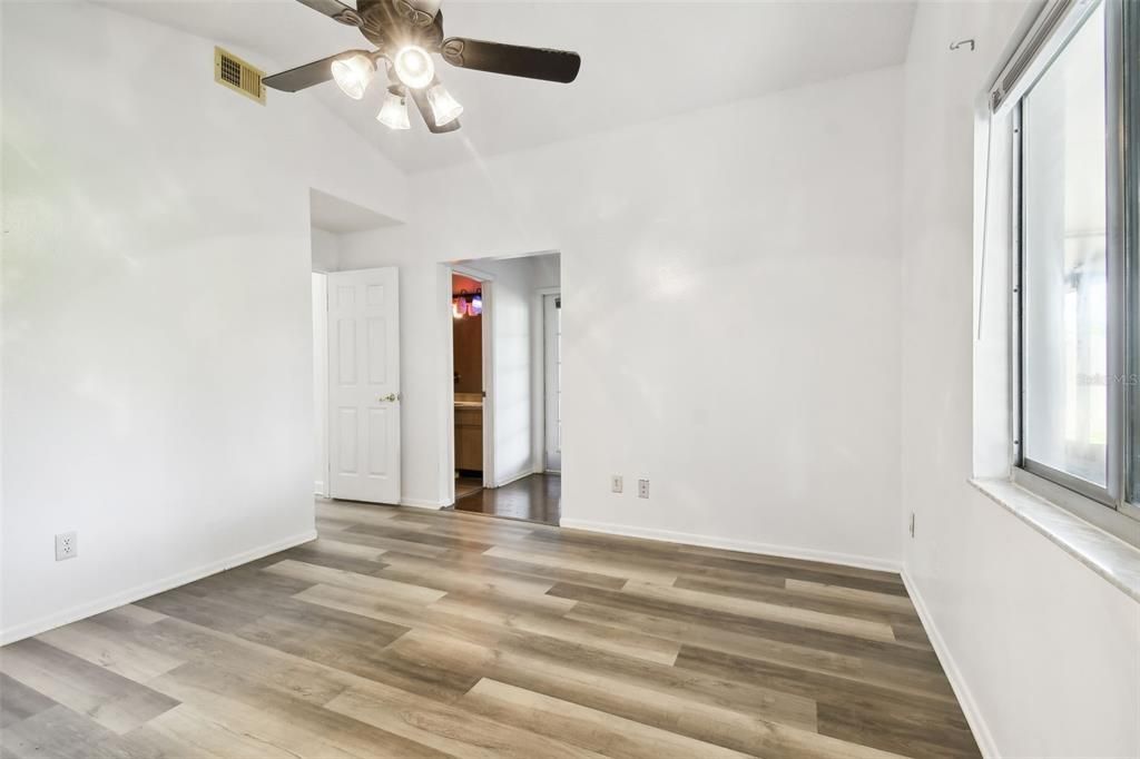 Active With Contract: $334,000 (3 beds, 2 baths, 1243 Square Feet)