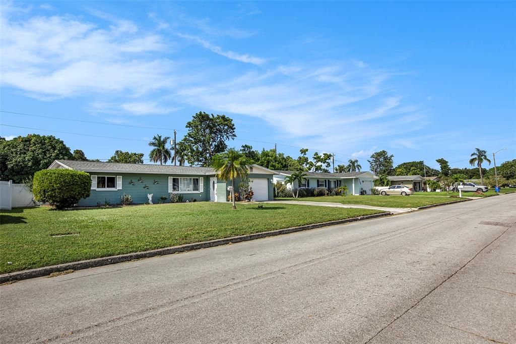 Active With Contract: $408,000 (3 beds, 2 baths, 1364 Square Feet)