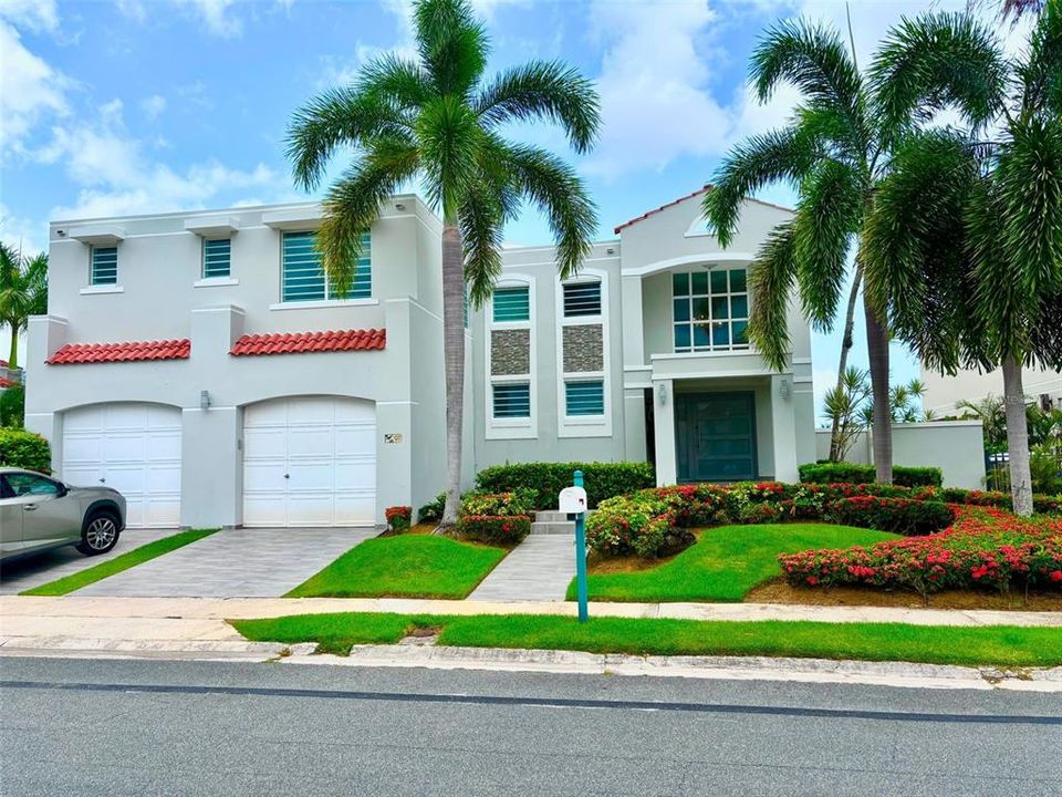 For Sale: $1,895,000 (4 beds, 3 baths, 4000 Square Feet)