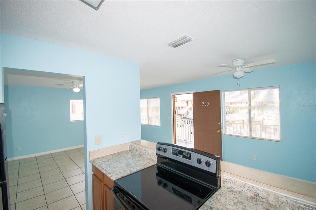 For Rent: $1,400 (2 beds, 1 baths, 766 Square Feet)