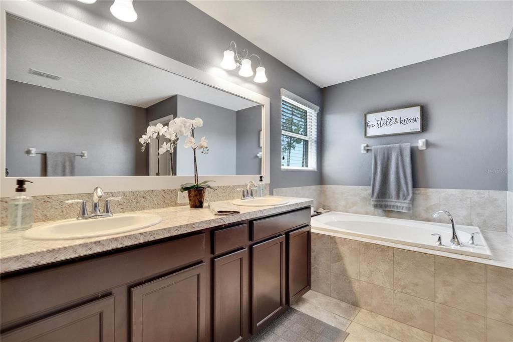 Active With Contract: $484,900 (5 beds, 2 baths, 2902 Square Feet)