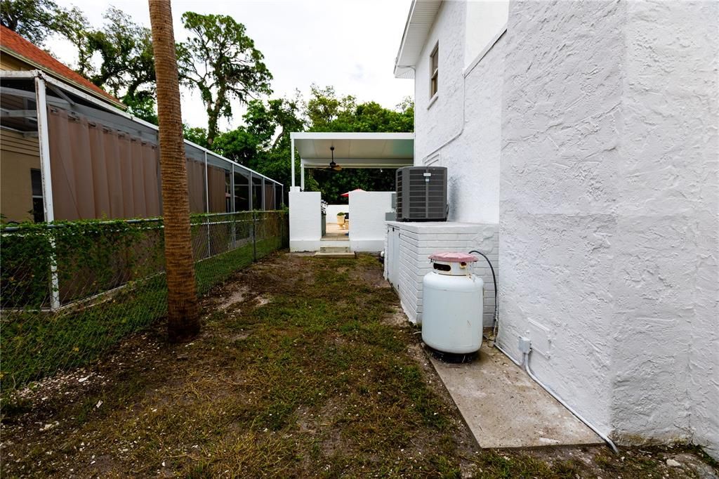 POOL EQUIPMENT SIDE YARD / STORAGE