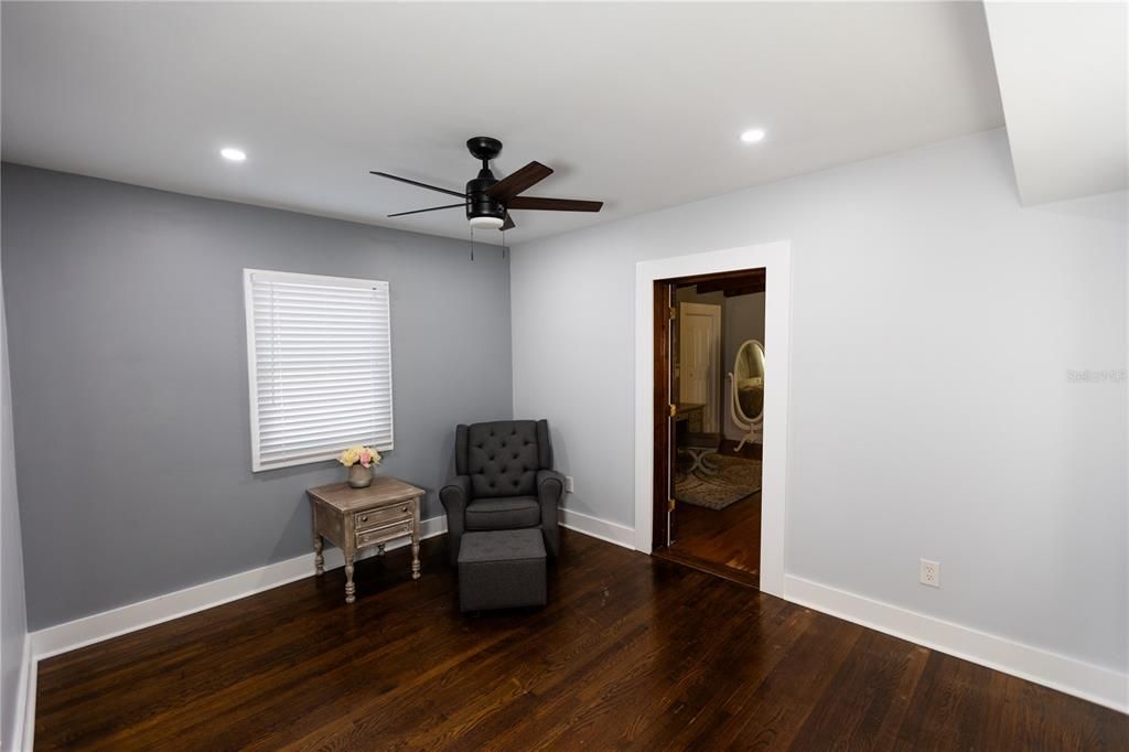 UPSTAIRS BONUS ROOM