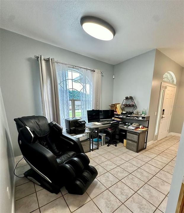 For Sale: $299,900 (3 beds, 2 baths, 1622 Square Feet)