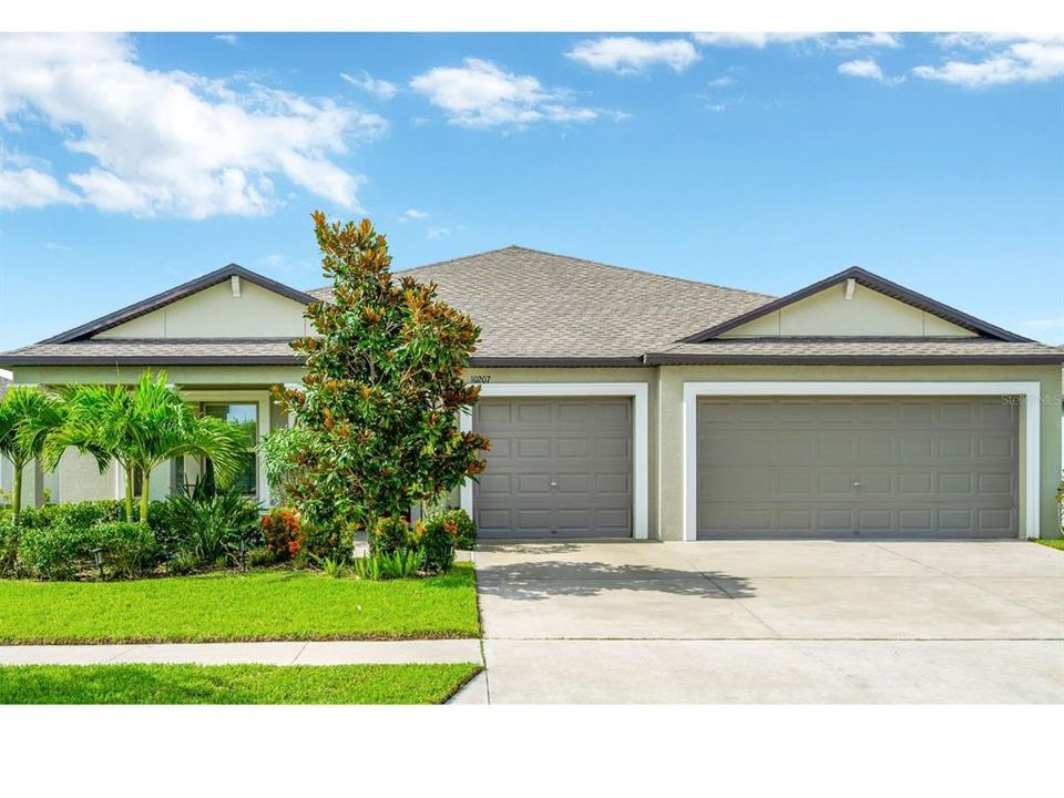 Ventana Groves 4 bedrooms, 2.5 baths, a 3-car garage, plus versatile flex space is a must see!