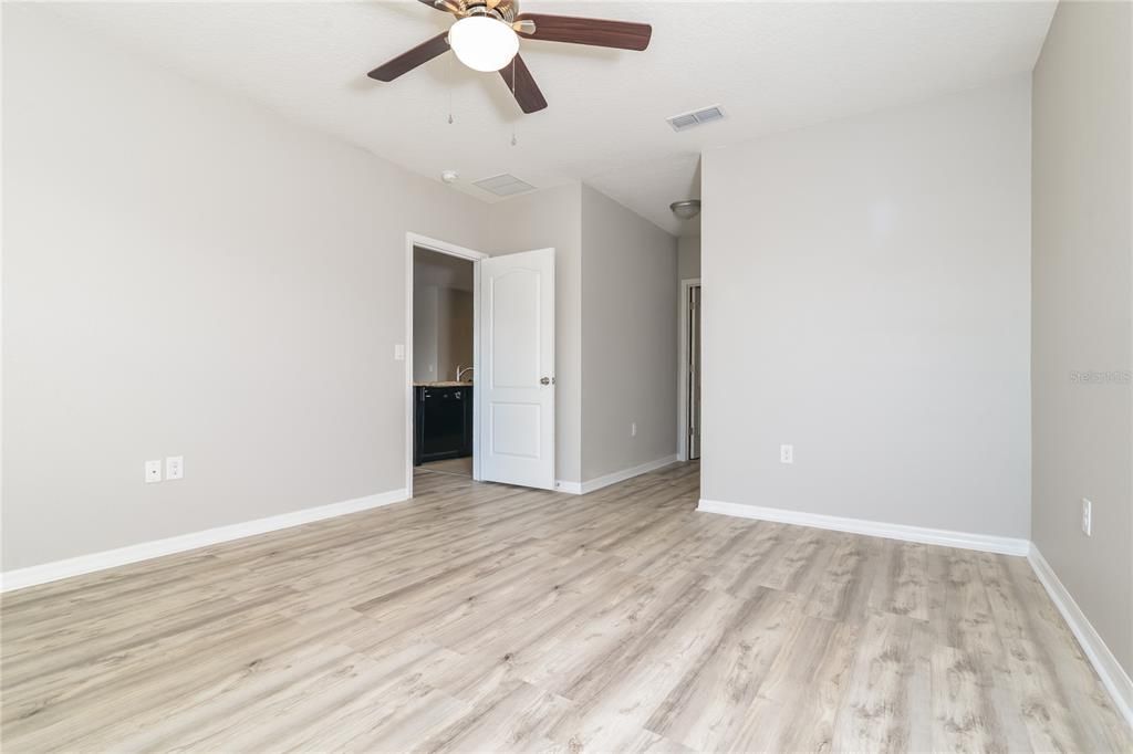 Active With Contract: $385,000 (3 beds, 2 baths, 1711 Square Feet)