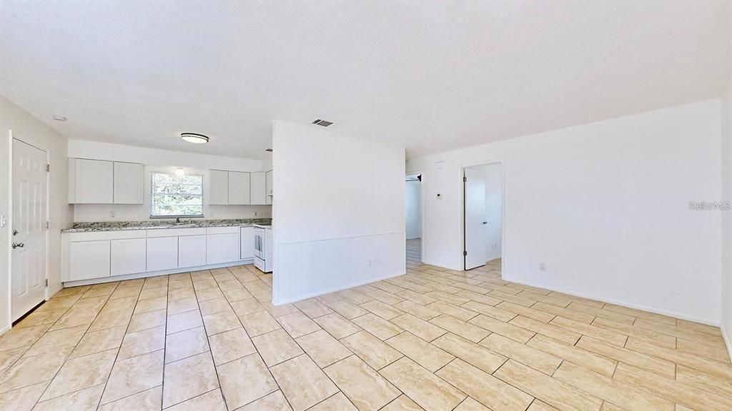 Active With Contract: $1,345 (2 beds, 1 baths, 750 Square Feet)