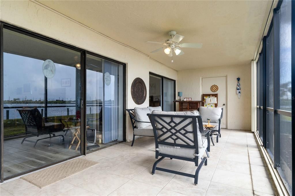 For Sale: $327,000 (2 beds, 2 baths, 1269 Square Feet)