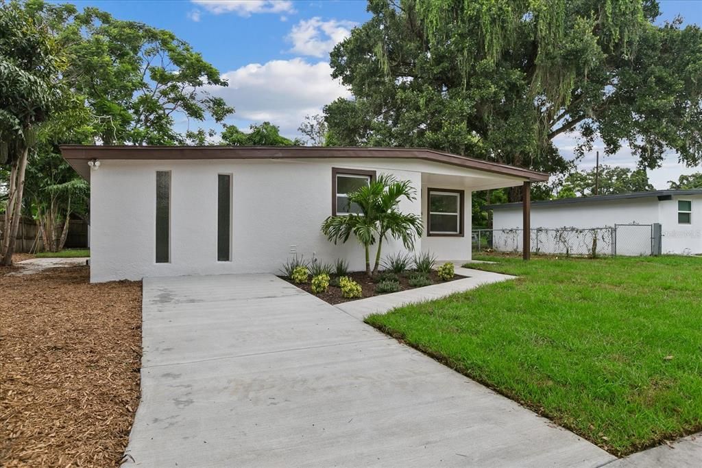 Active With Contract: $339,500 (3 beds, 2 baths, 1180 Square Feet)