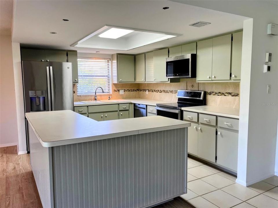 For Sale: $265,000 (2 beds, 2 baths, 1516 Square Feet)