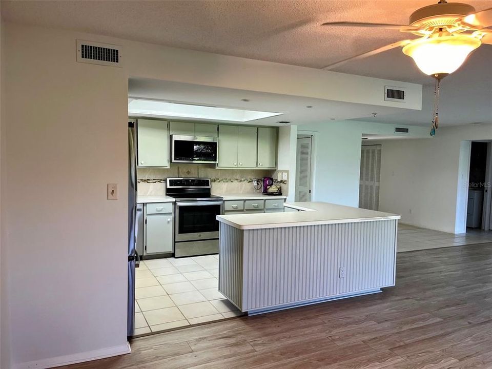 For Sale: $265,000 (2 beds, 2 baths, 1516 Square Feet)