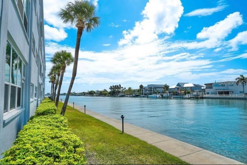 For Rent: $3,000 (2 beds, 2 baths, 1350 Square Feet)