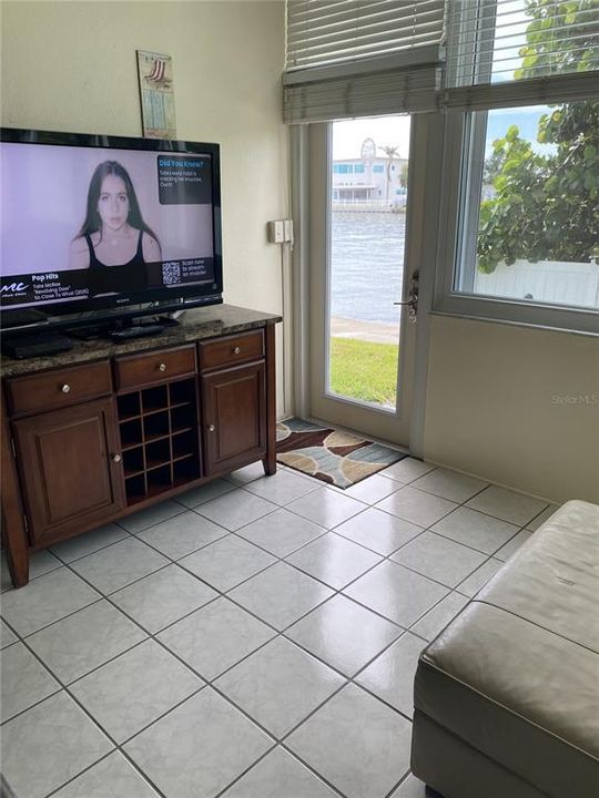 For Rent: $3,000 (2 beds, 2 baths, 1350 Square Feet)