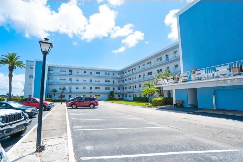 For Rent: $3,000 (2 beds, 2 baths, 1350 Square Feet)