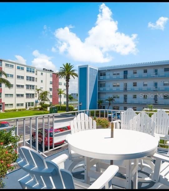 For Rent: $3,000 (2 beds, 2 baths, 1350 Square Feet)