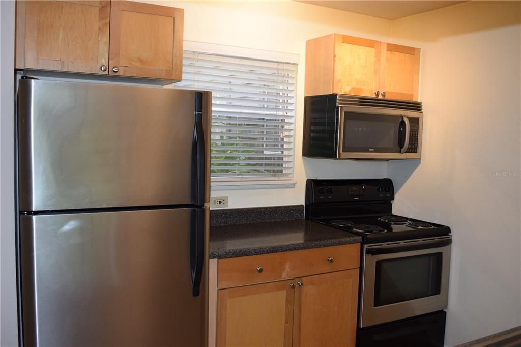 For Sale: $199,900 (2 beds, 2 baths, 946 Square Feet)