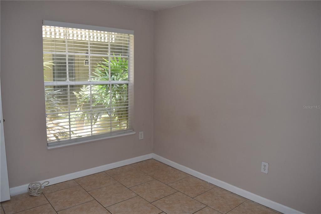 For Sale: $199,900 (2 beds, 2 baths, 946 Square Feet)