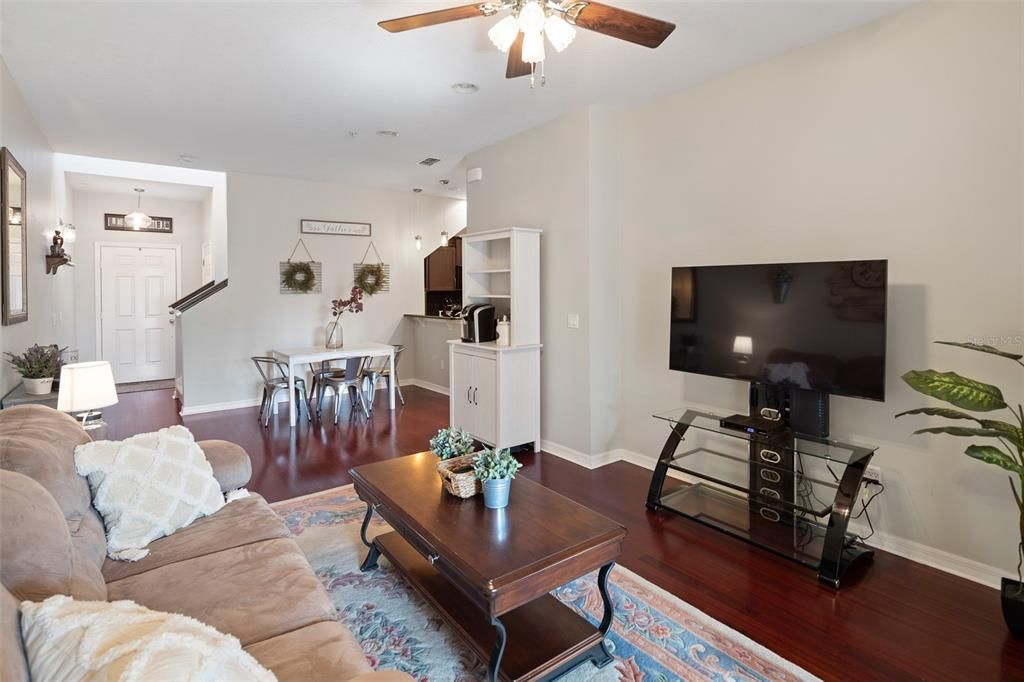 Active With Contract: $400,000 (3 beds, 3 baths, 1974 Square Feet)