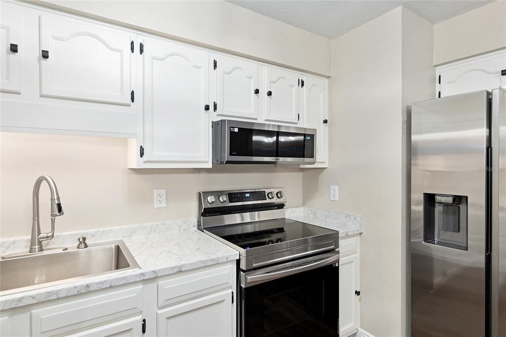 For Sale: $239,900 (3 beds, 1 baths, 1300 Square Feet)