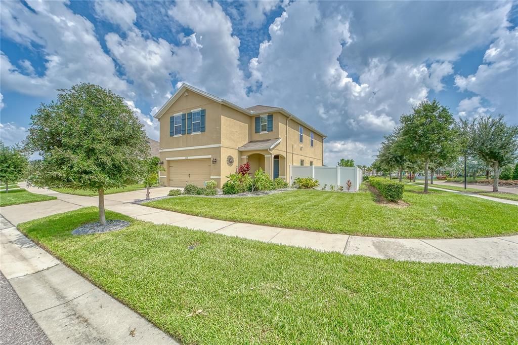 Active With Contract: $2,400 (4 beds, 2 baths, 2308 Square Feet)