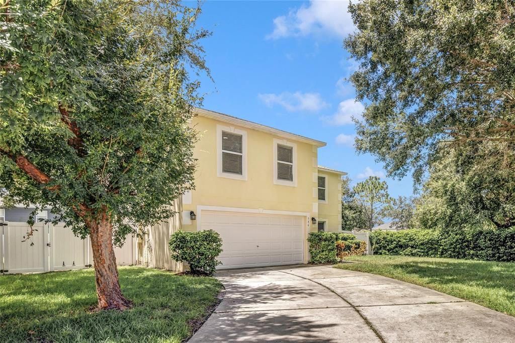 long driveway for ample parking