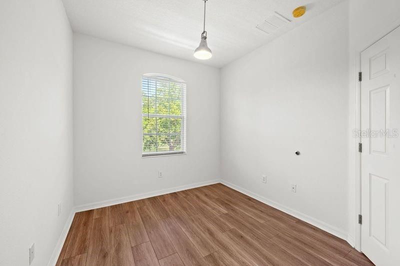 Active With Contract: $409,900 (3 beds, 2 baths, 1520 Square Feet)