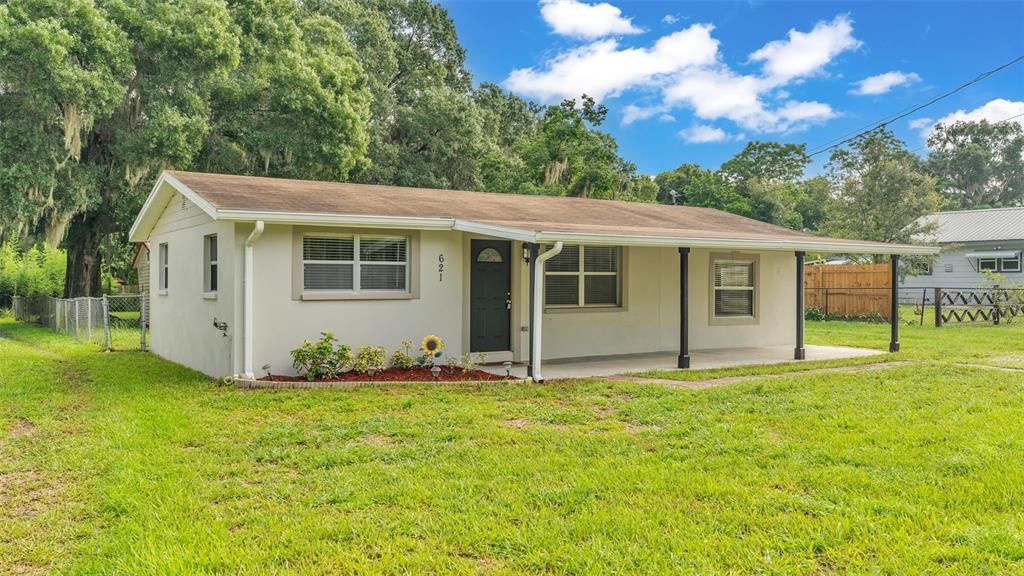 Recently Sold: $198,000 (3 beds, 2 baths, 884 Square Feet)