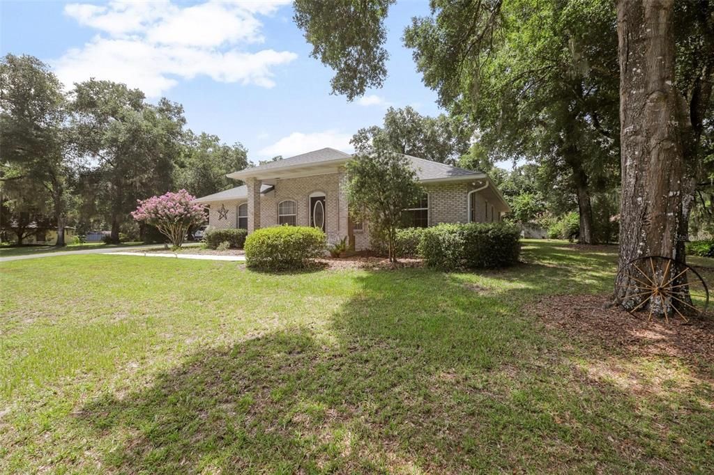 For Sale: $399,000 (3 beds, 3 baths, 2097 Square Feet)